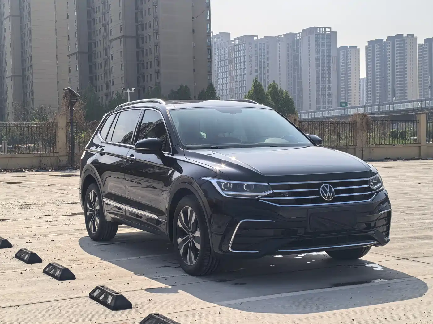 Volkswagen Tiguan L 2025 330TSI Automatic 2WD R-Line Dragon Glory Edition фото 3