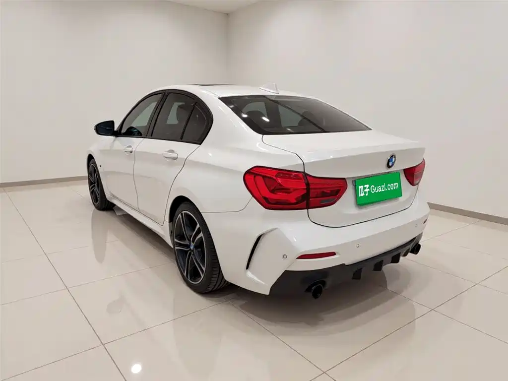 BMW 1 Series 2021 125i M Sport Black Night Edition фото 4