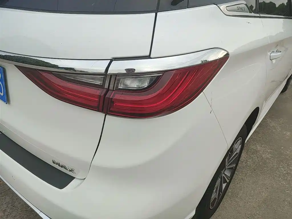 BYD Song MAX 2019 1.5T Auto Smart Connect Premium 6-seater China VI фото 8