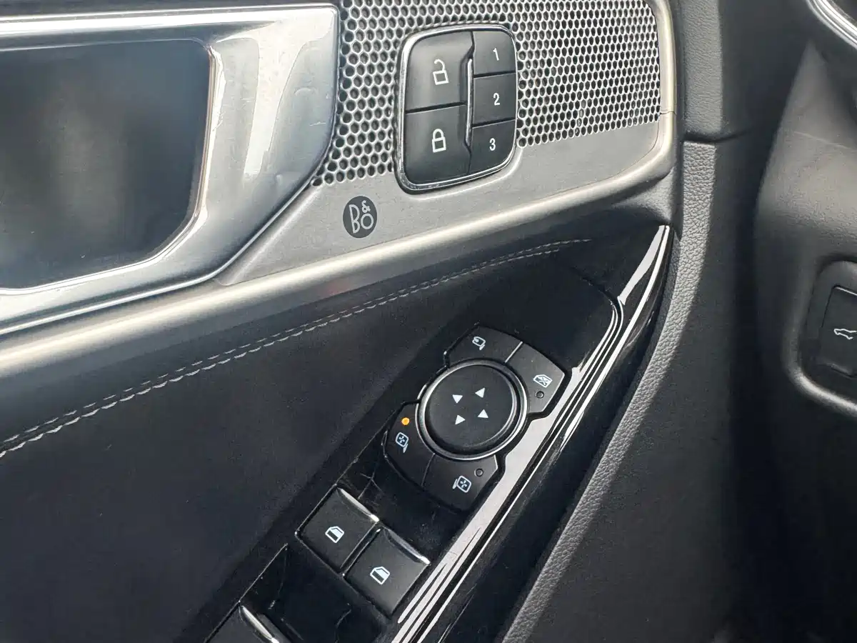 Ford Explorer 2020 EcoBoost 285 AWD Titanium Edition 6-Seater фото 14