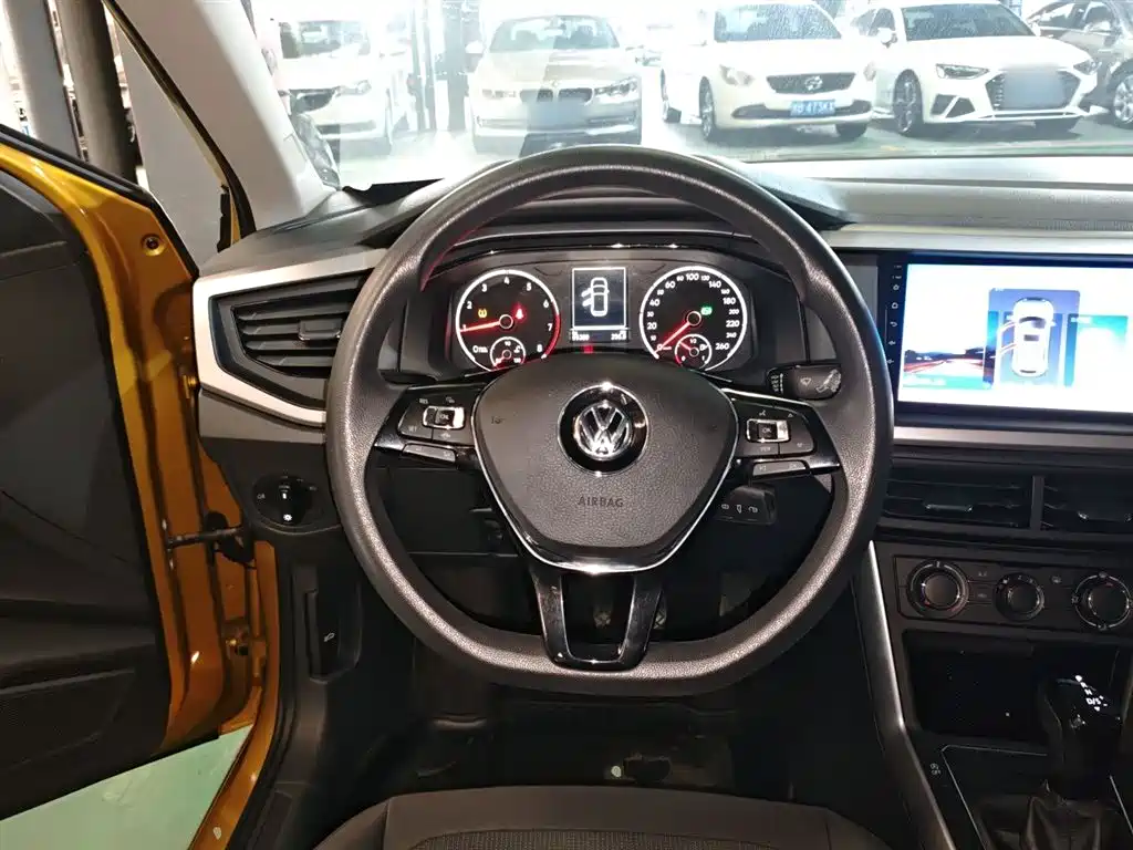 VOLKSWAGEN POLO