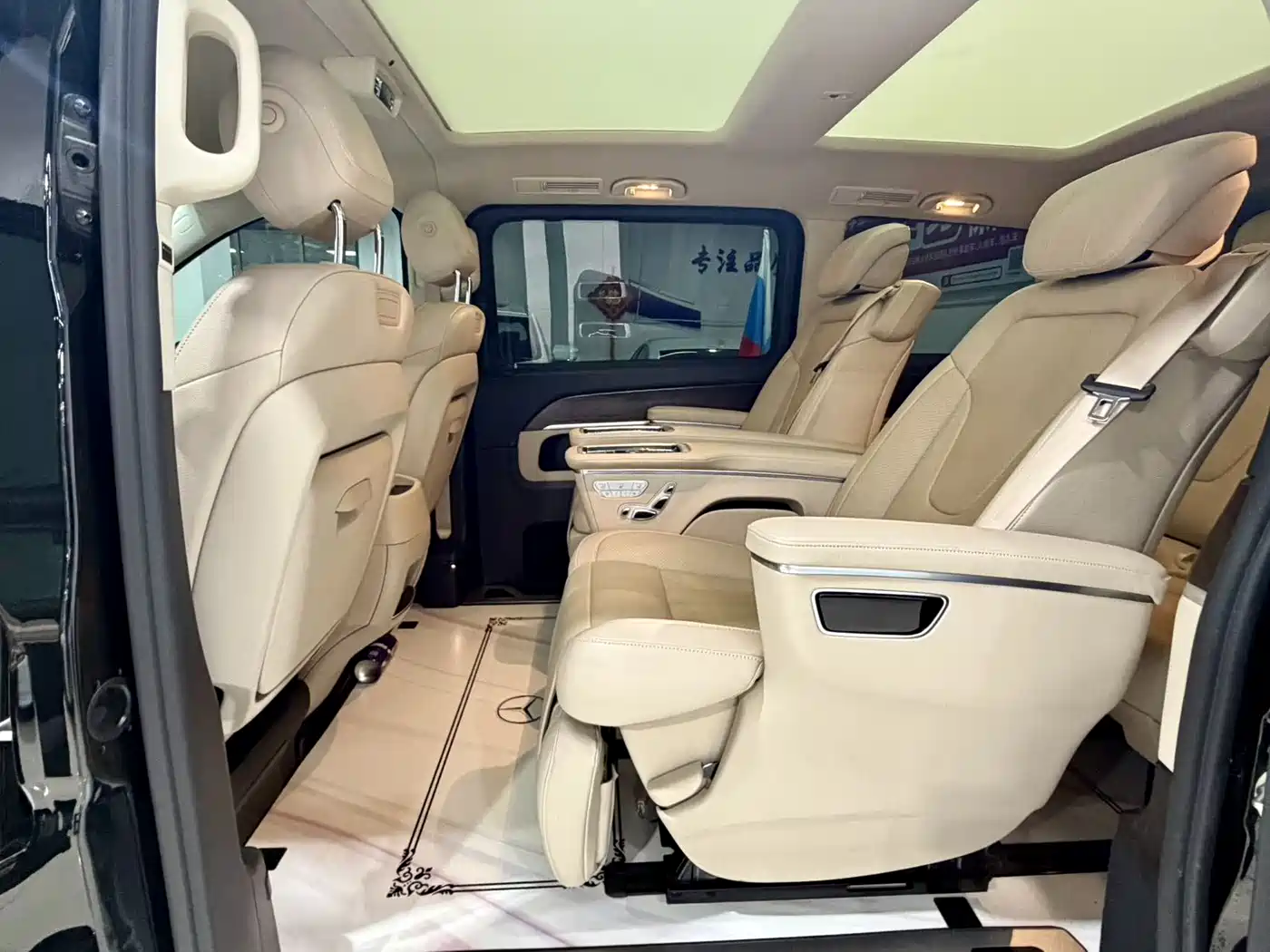 Mercedes-Benz V-Class 2022 V 260 Pilot Edition фото 10