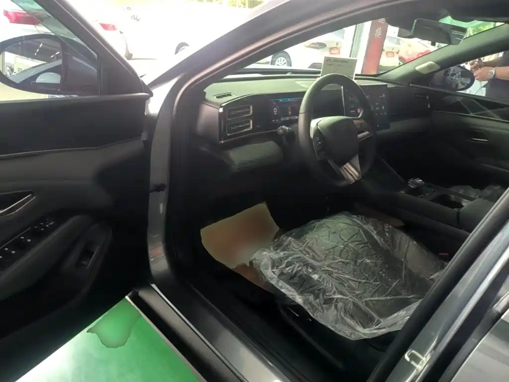 BYD Qin L 2024 DM-i 80KM Superior фото 16