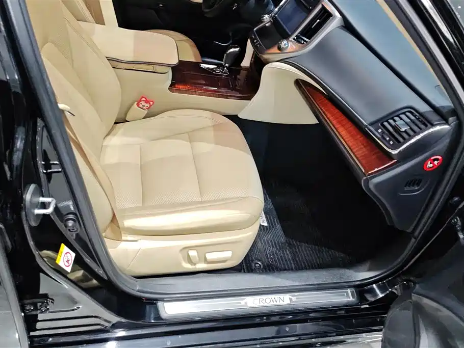 Toyota Crown 2015 2.0T Fashion фото 8