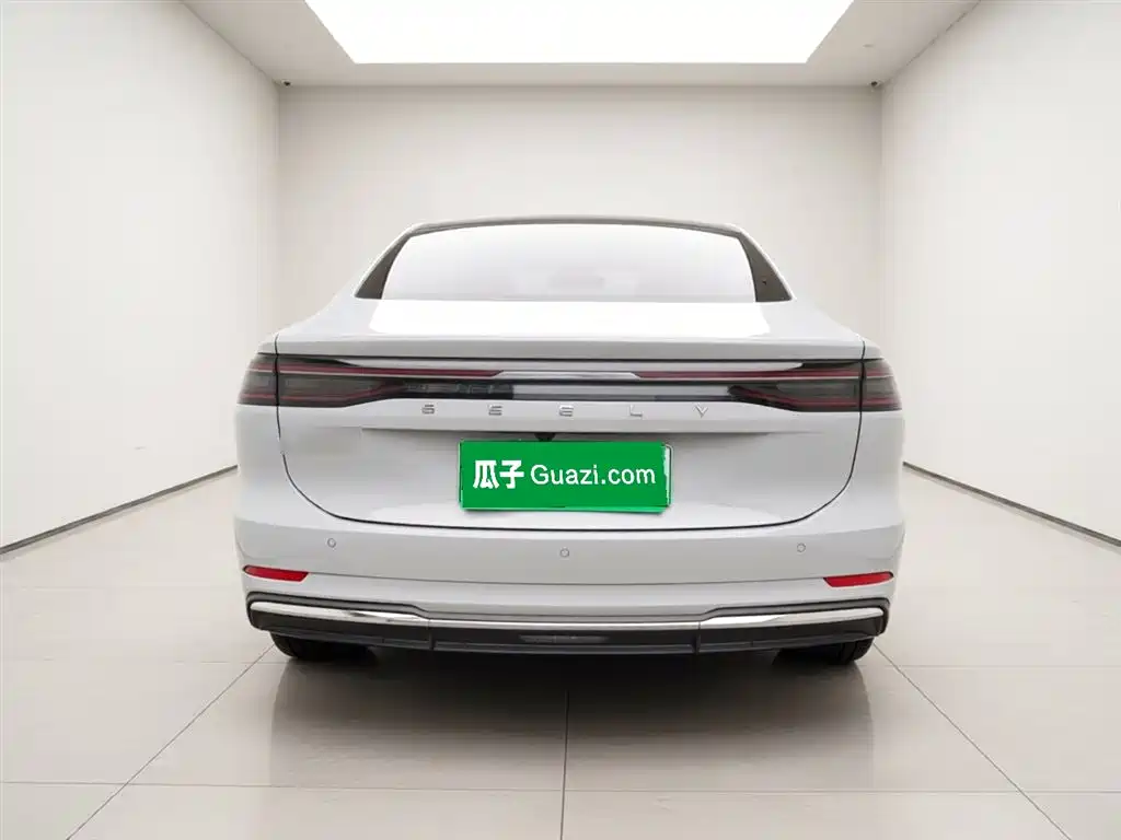 Geely Galaxy Galaxy A7 2025 EM-i 70km Luxury Edition фото 3