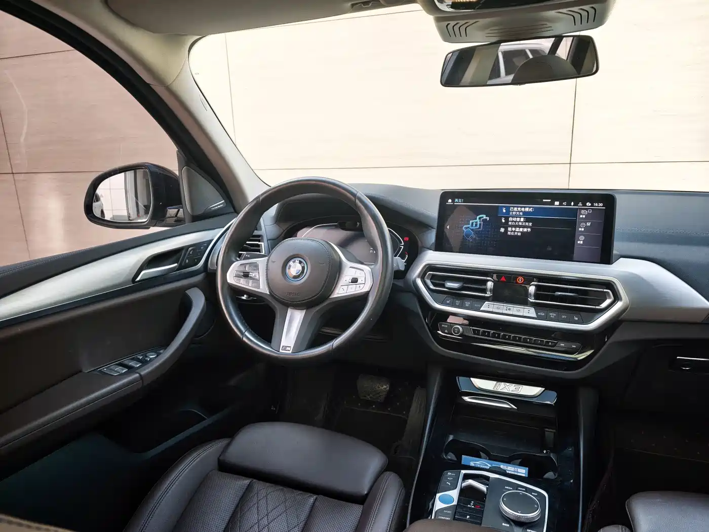 BMW iX3 2024 Innovation Leader фото 14