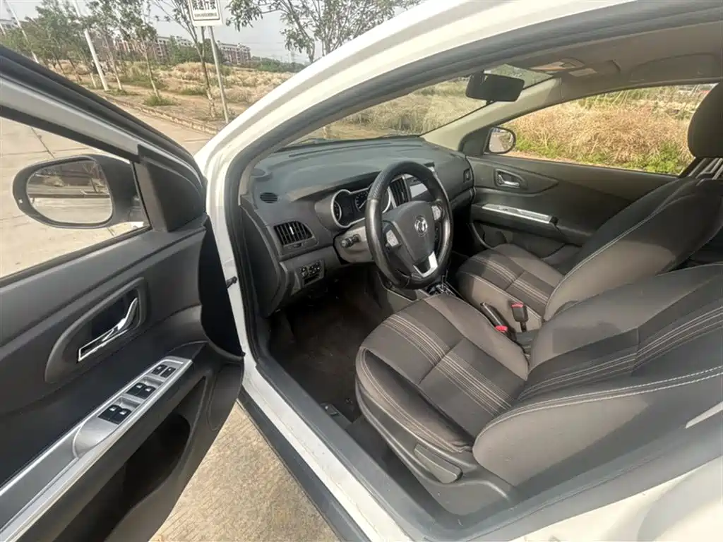 Dongfeng Aeolus Dongfeng Fengshen AX3 2016 2016 1.5L Automatic Trendy Cool Edition