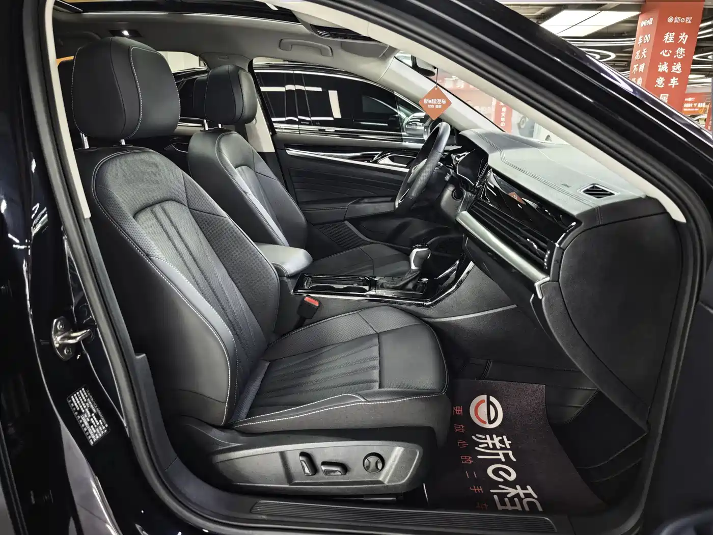 Volkswagen Passat 2025 Outstanding 380TSI Starlight Dragon Soaring Edition фото 9