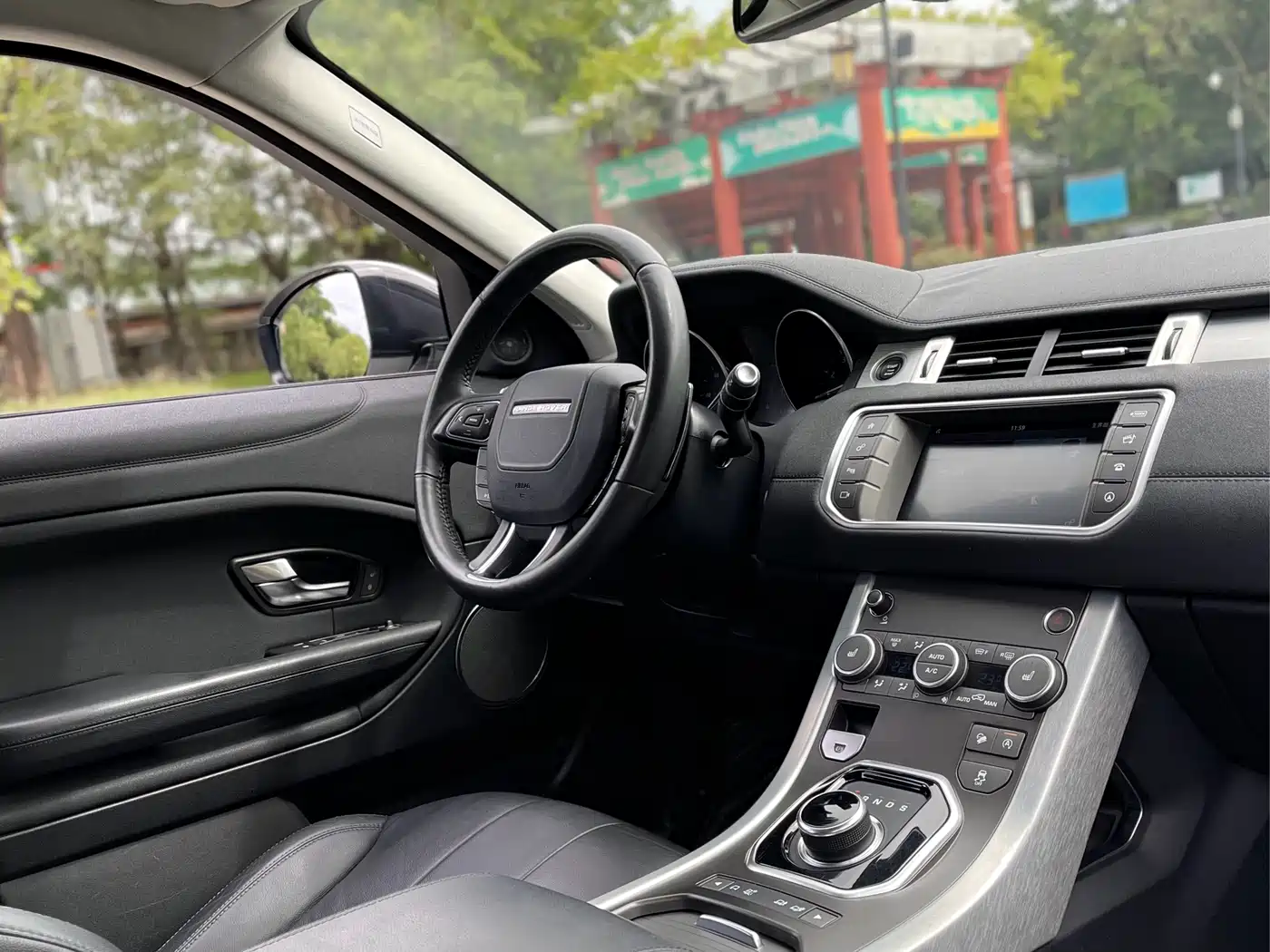 Land Rover Range Rover Evoque 2017 2.0T SE Smart Shine Edition фото 9