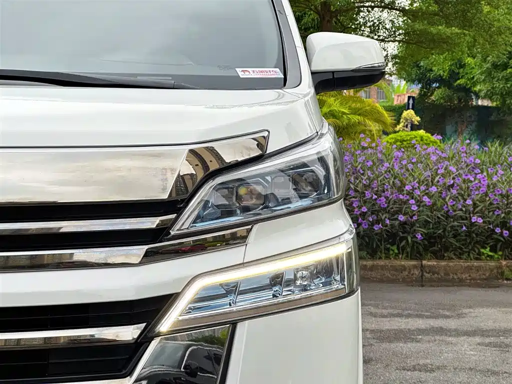 Toyota Vellfire 2019 Hybrid 2.5L HV Premium Edition фото 31