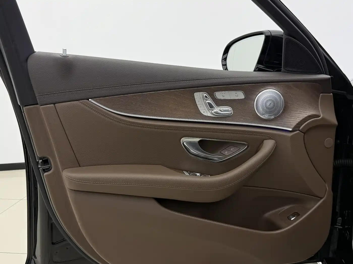 Mercedes-Benz E-Class 2020 E 300 L Luxury Model фото 15