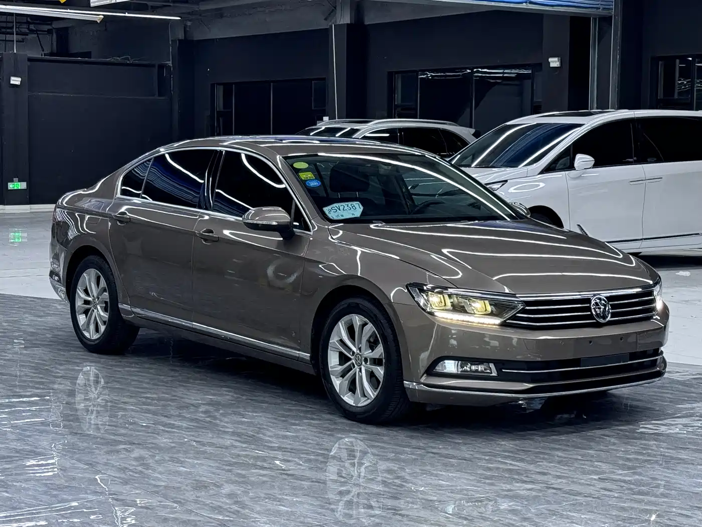 Volkswagen Magotan 2018 Facelift 380TSI DSG Luxury фото 2