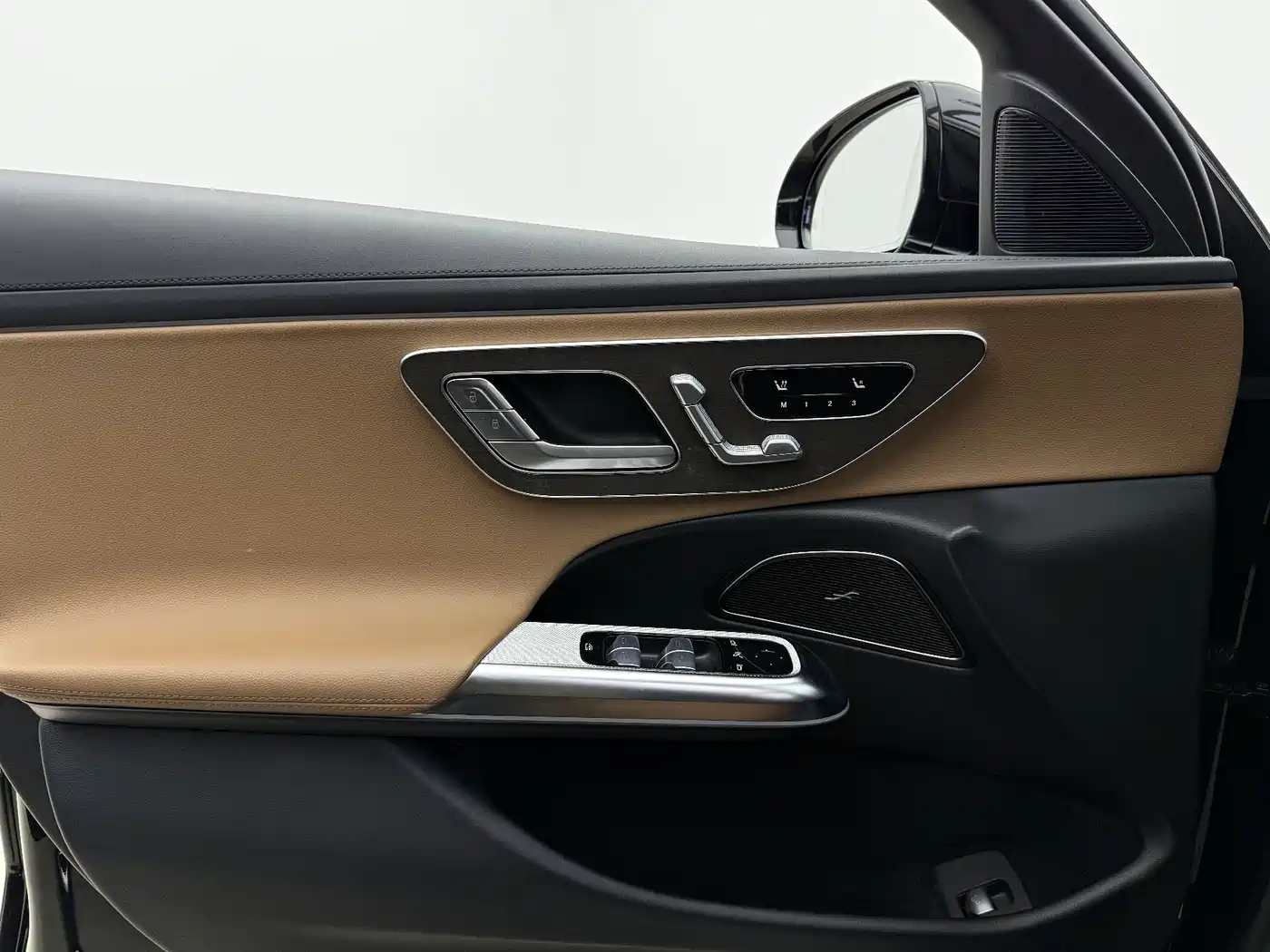 Mercedes-Benz E-Class 2024 E 300 L Fashion фото 16