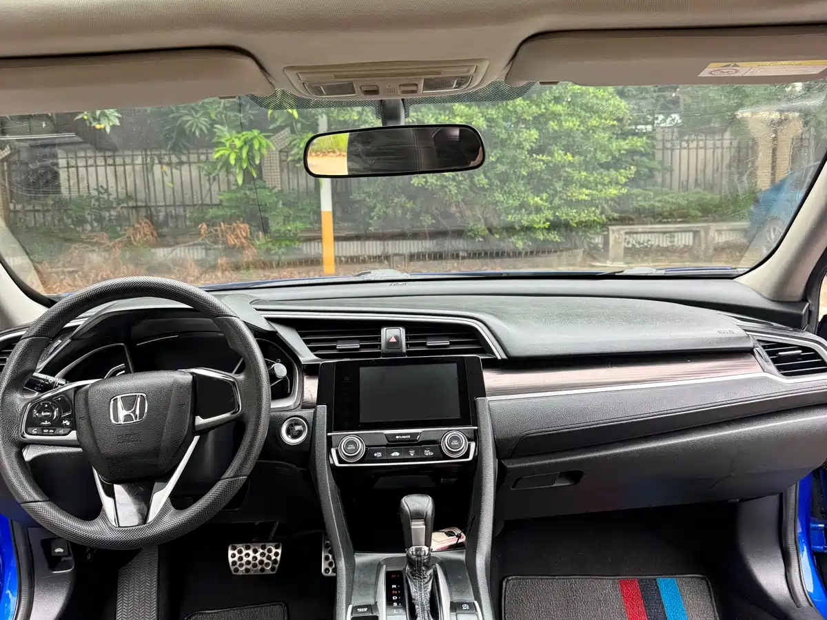 Фото 8 - Honda Civic