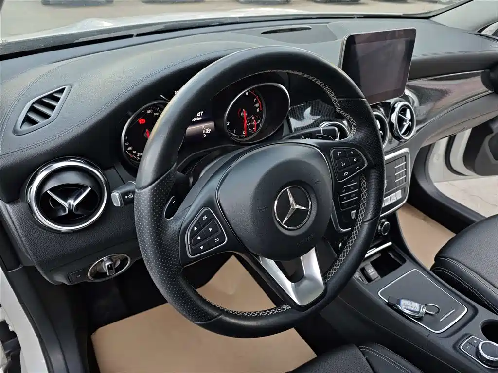 Mercedes-Benz GLA 2018 GLA 200 Fashion фото 13