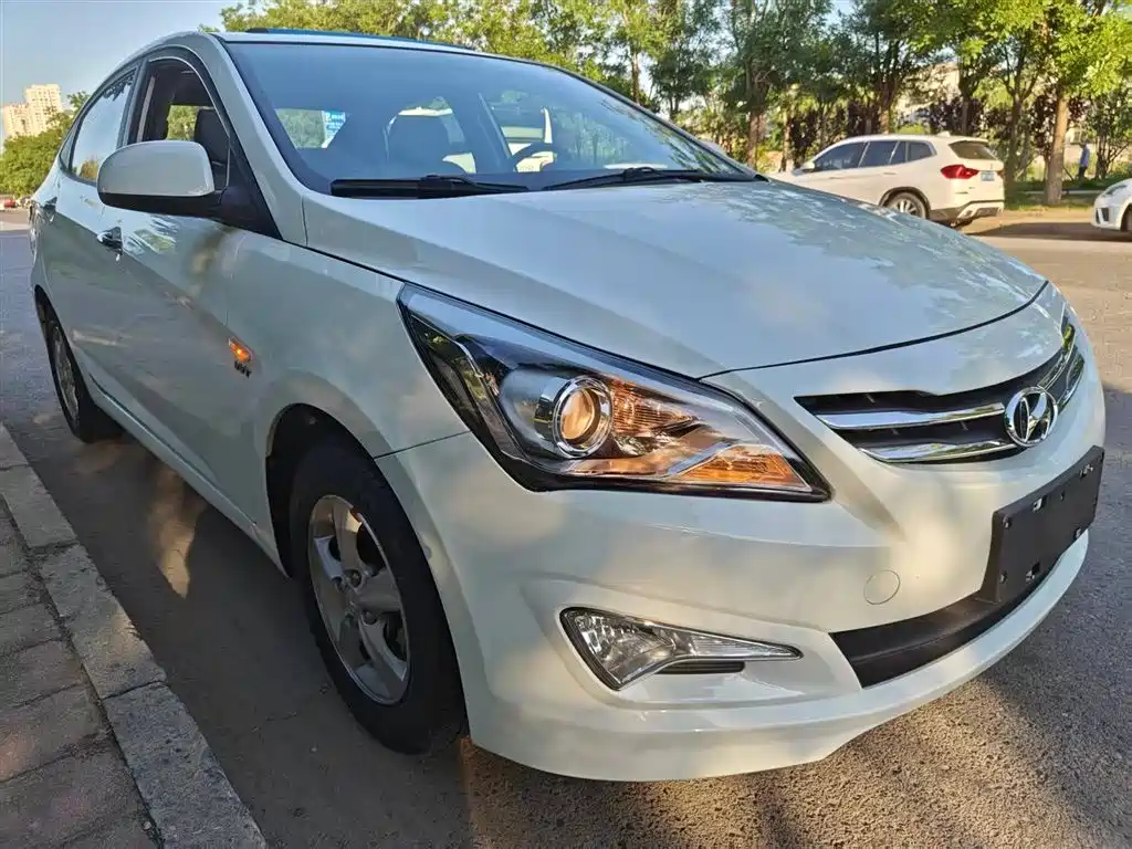 Hyundai Verna 2014 1.4L Automatic Leading GLX фото 2