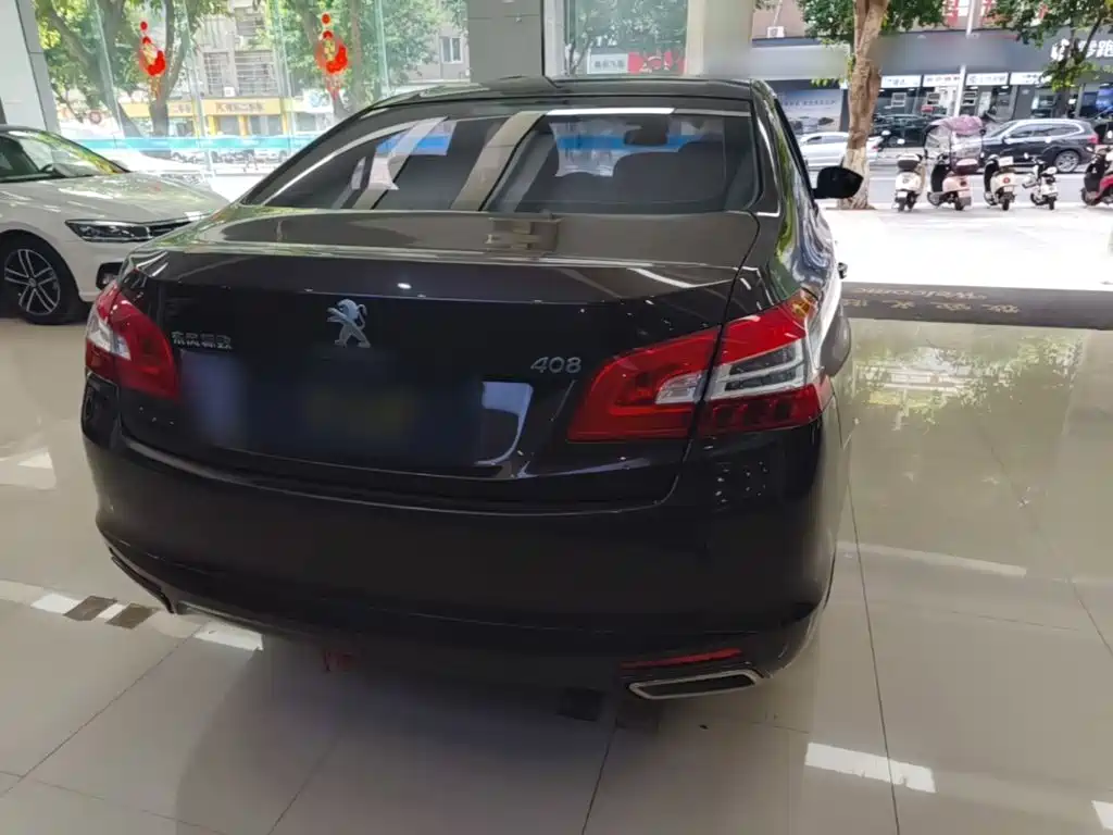 Фото 6 - Peugeot 408