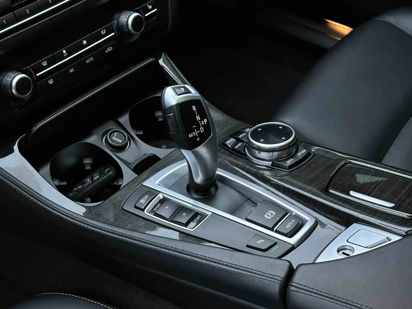 BMW 5 Series 2014 525Li Luxury Design Package фото 10