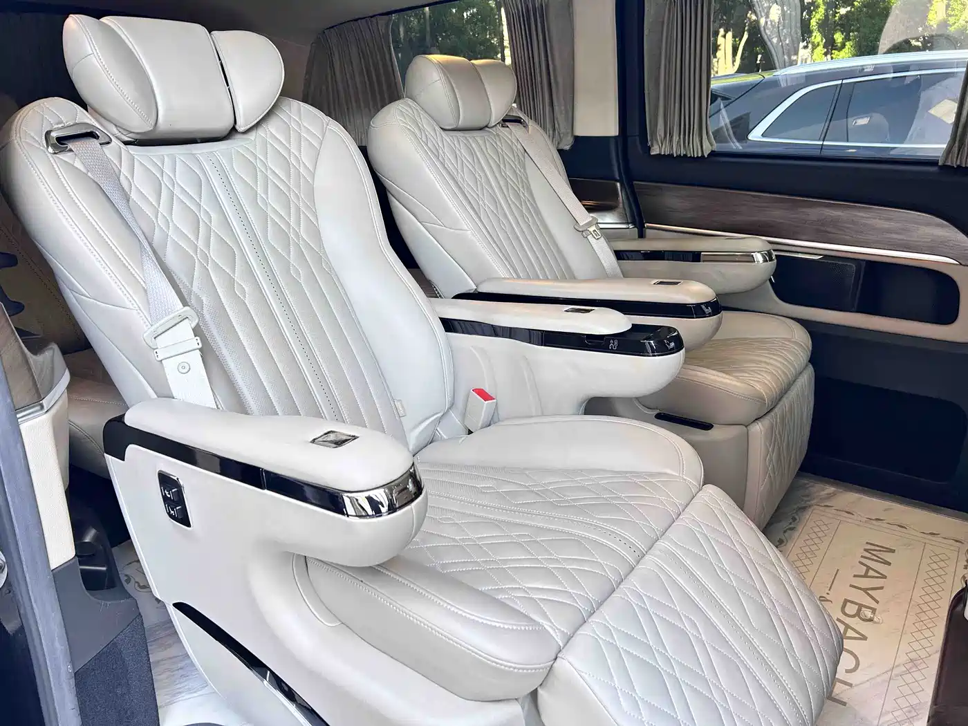 Mercedes-Benz V-Class 2020 Model V 260 L Long Wheelbase Luxury фото 16