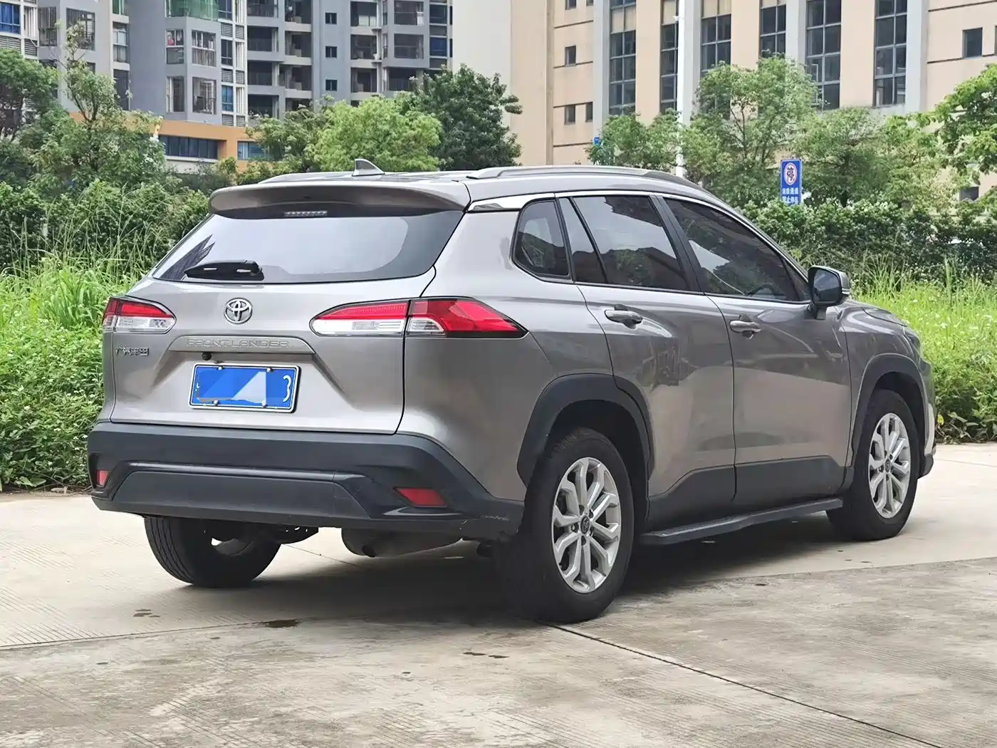 Toyota Frontlander 2023 2.0L CVT Leading Edition фото 3
