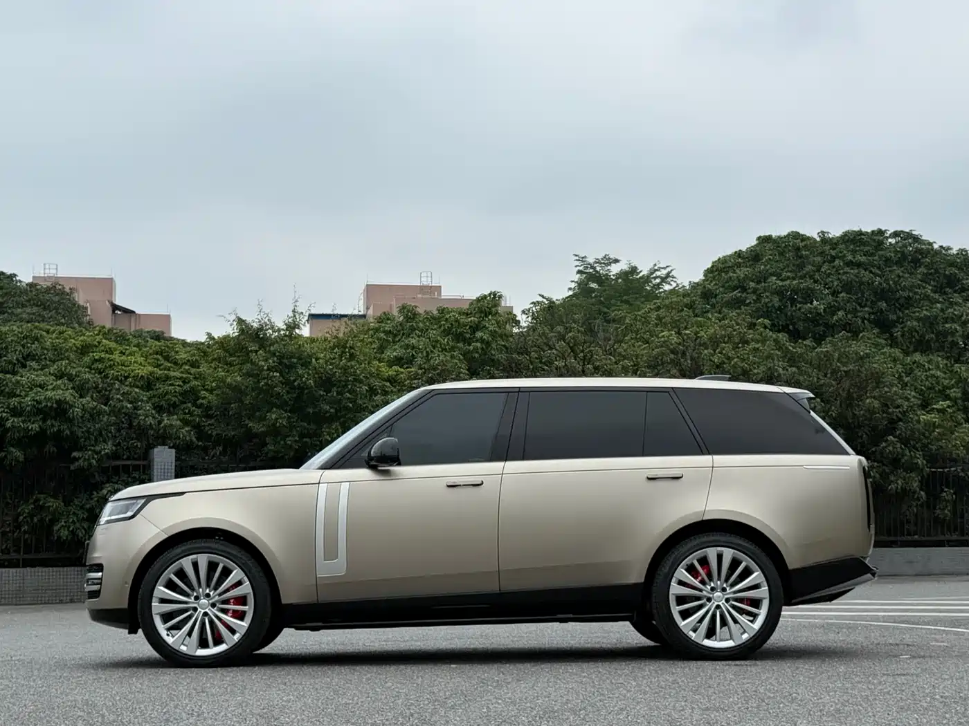 Land Rover Range Rover 2023 4.4 V8 530PS Launch Edition фото 16