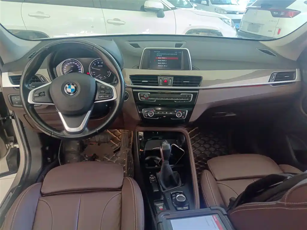 BMW X1 2019 sDrive18Li Premium Model фото 10