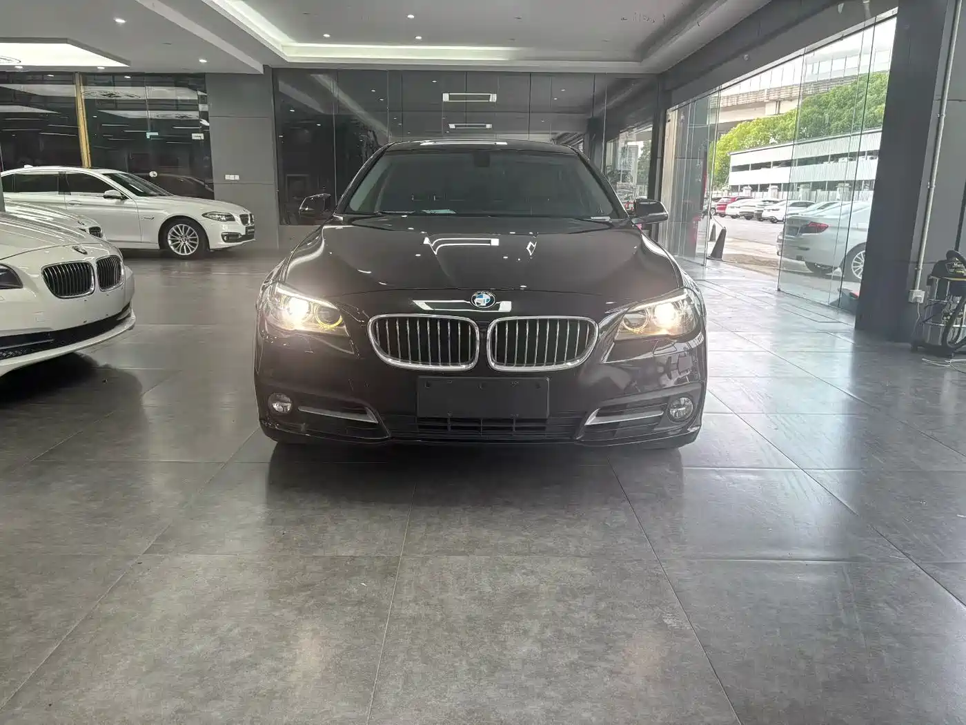 BMW 5 Series 2014 528Li Leading Edition фото 2