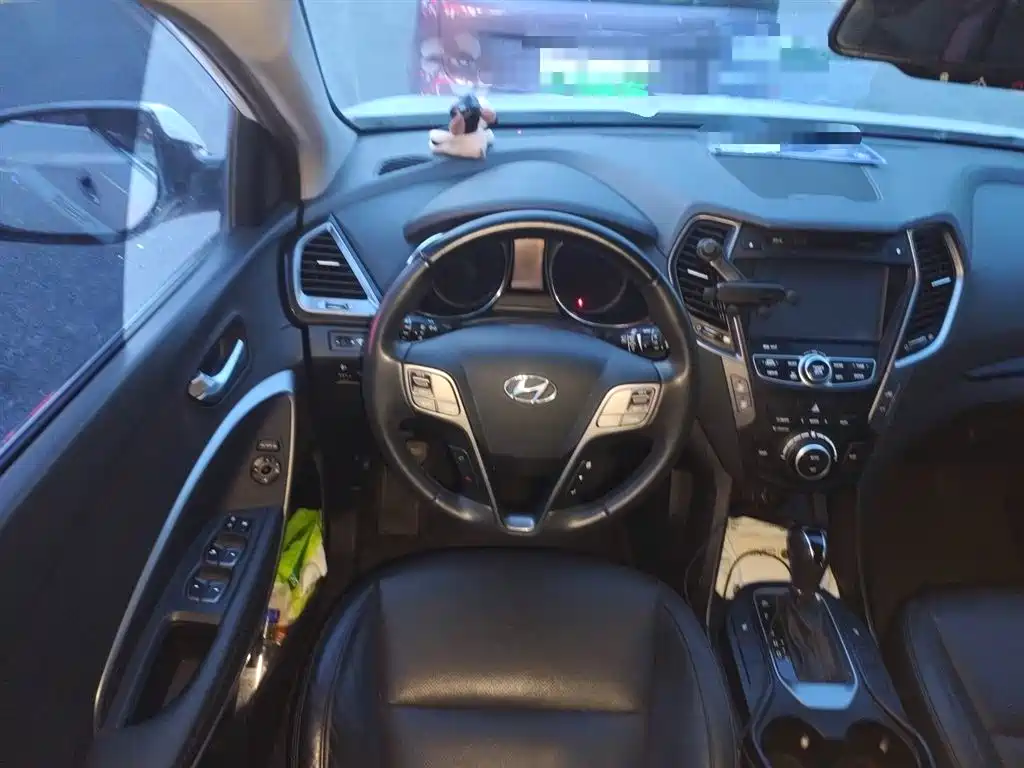 Hyundai Grand Santa Fe 2013 3.0L 7-Seater 4WD Comfort Edition фото 6