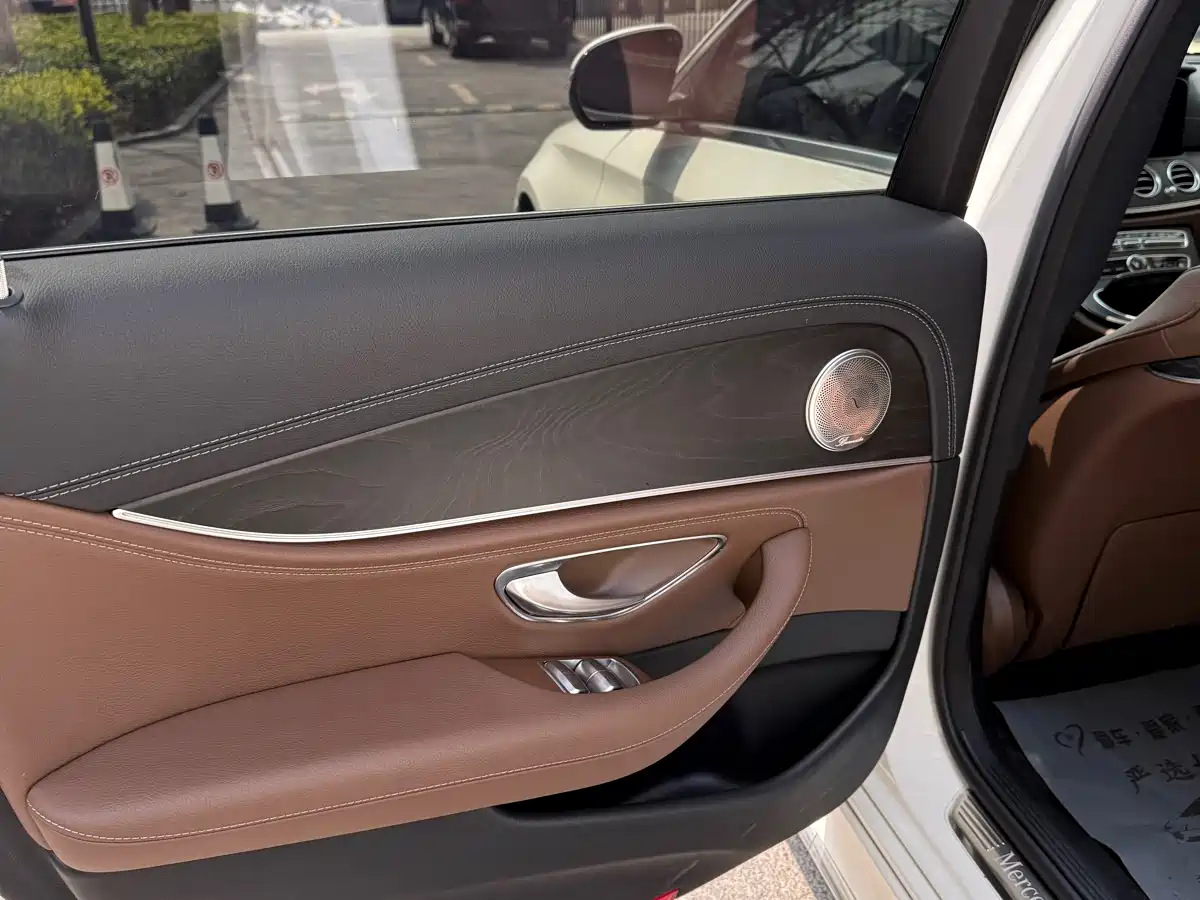Mercedes-Benz E-Class 2020 Model E 260 L Sport фото 8