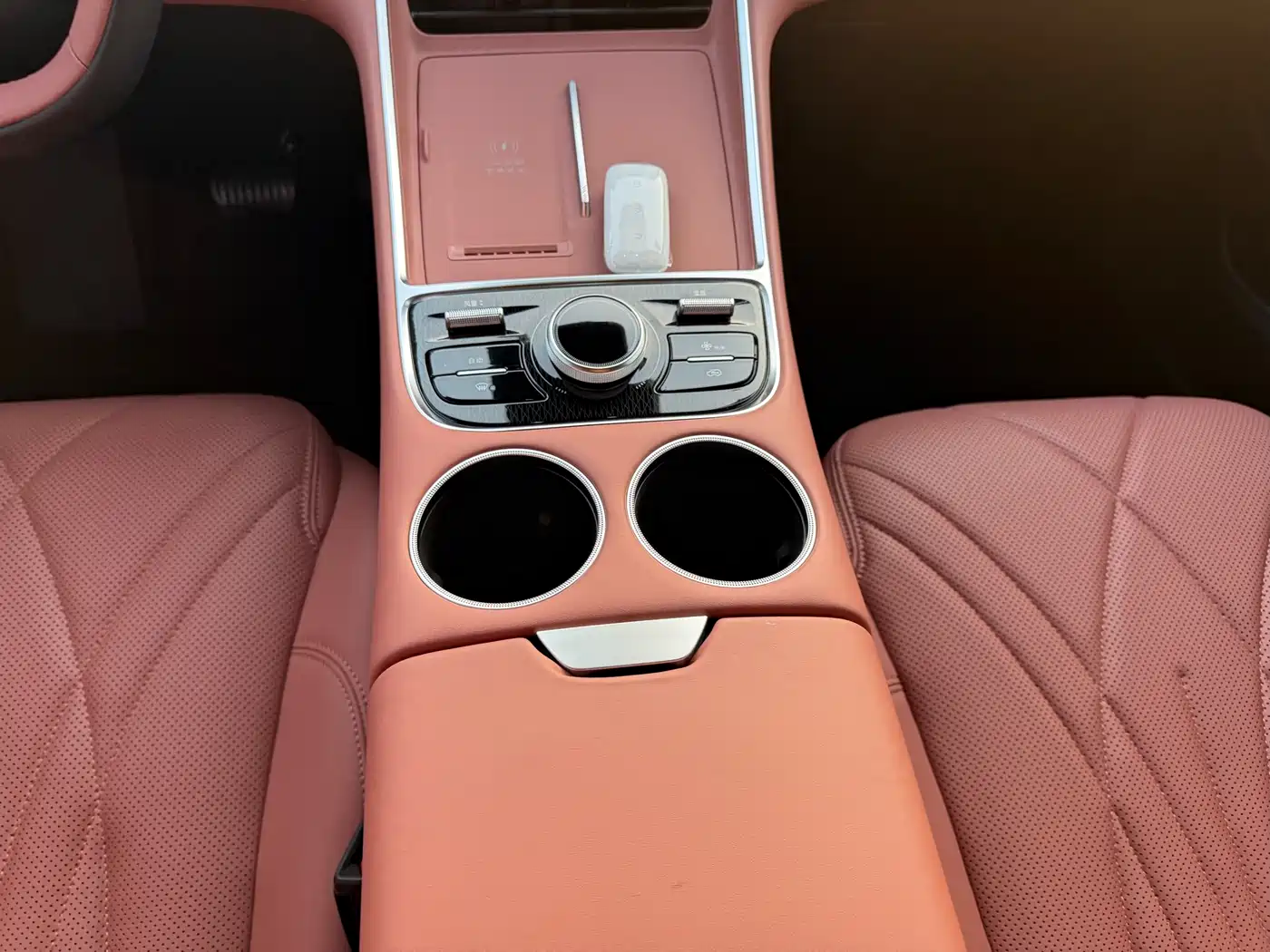 Geely Galaxy Galaxy L6 2025 EM-i 140km Starship Edition фото 12