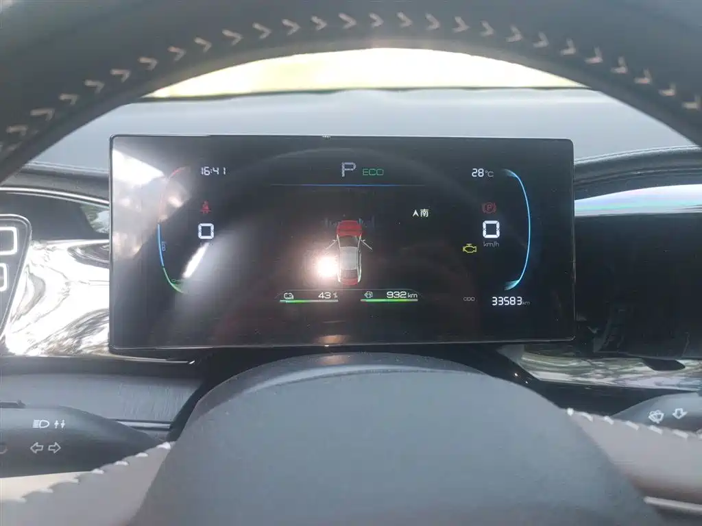 BYD Qin PLUS 2024 Glory Edition DM-i 55KM Leading фото 7