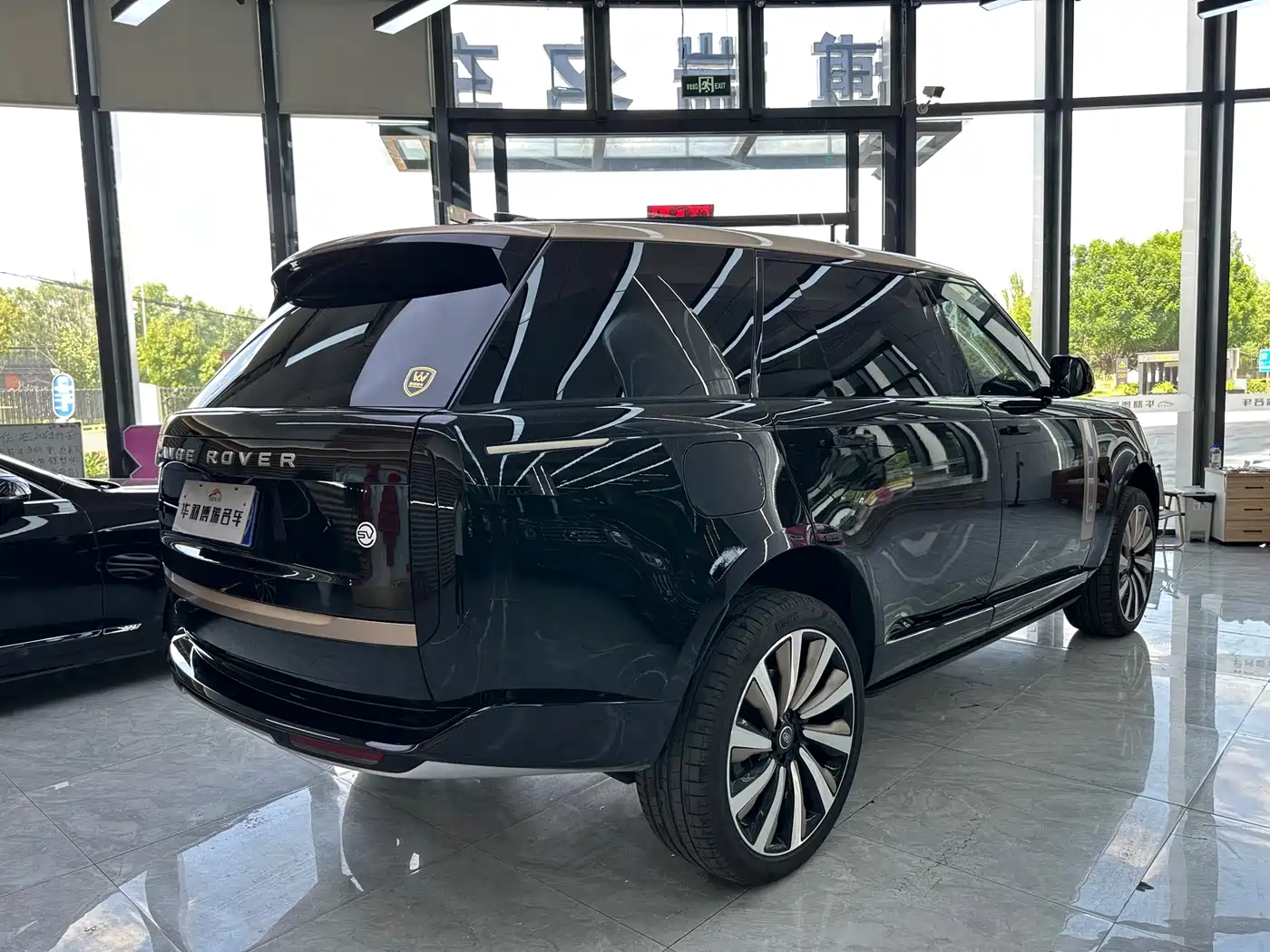 Land Rover Range Rover 2025 3.0 L6 400PS Flourishing Era Extended Wheelbase фото 26