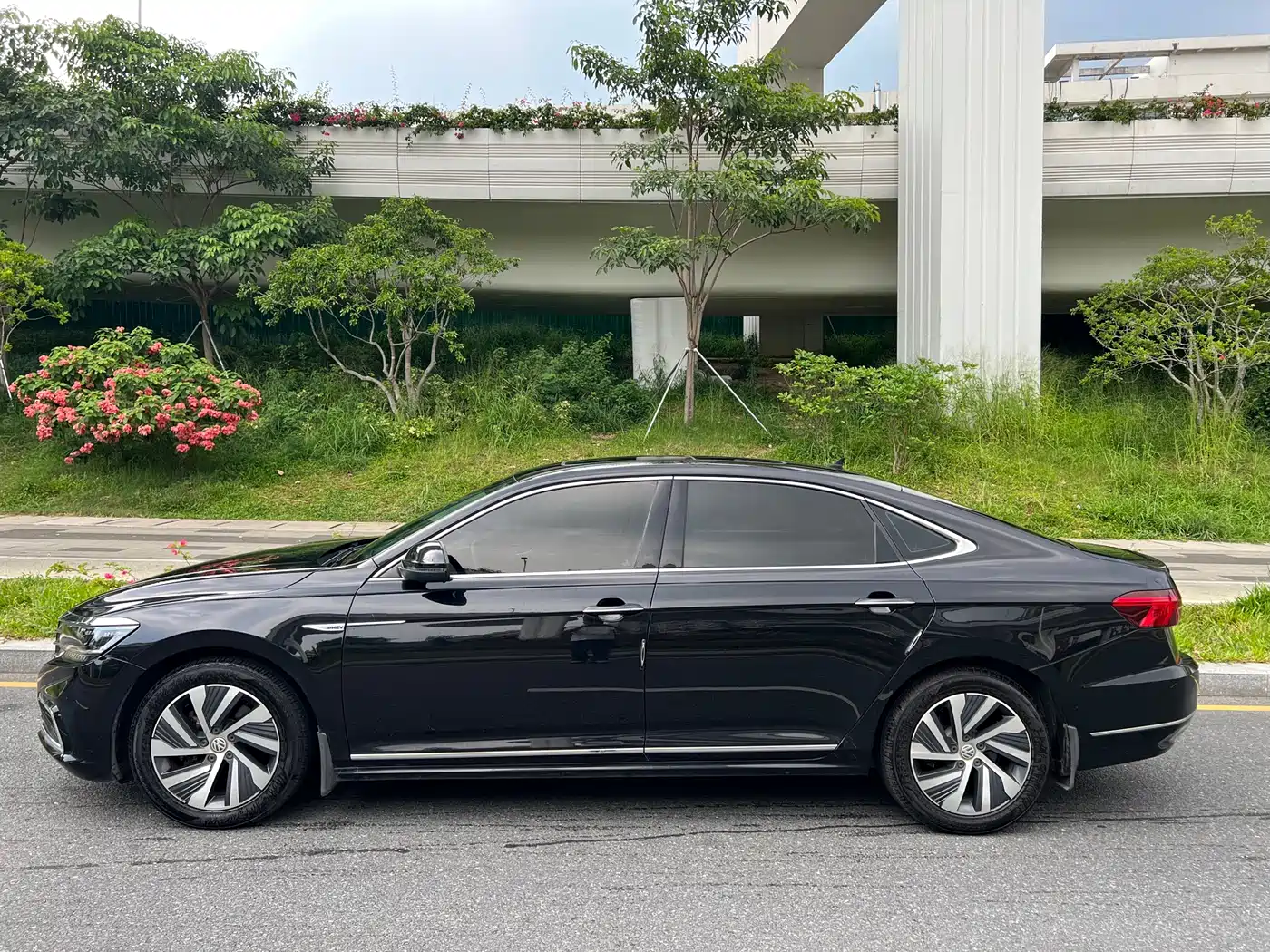 Volkswagen Passat New Energy 2019 430PHEV Hybrid Luxury Edition фото 7