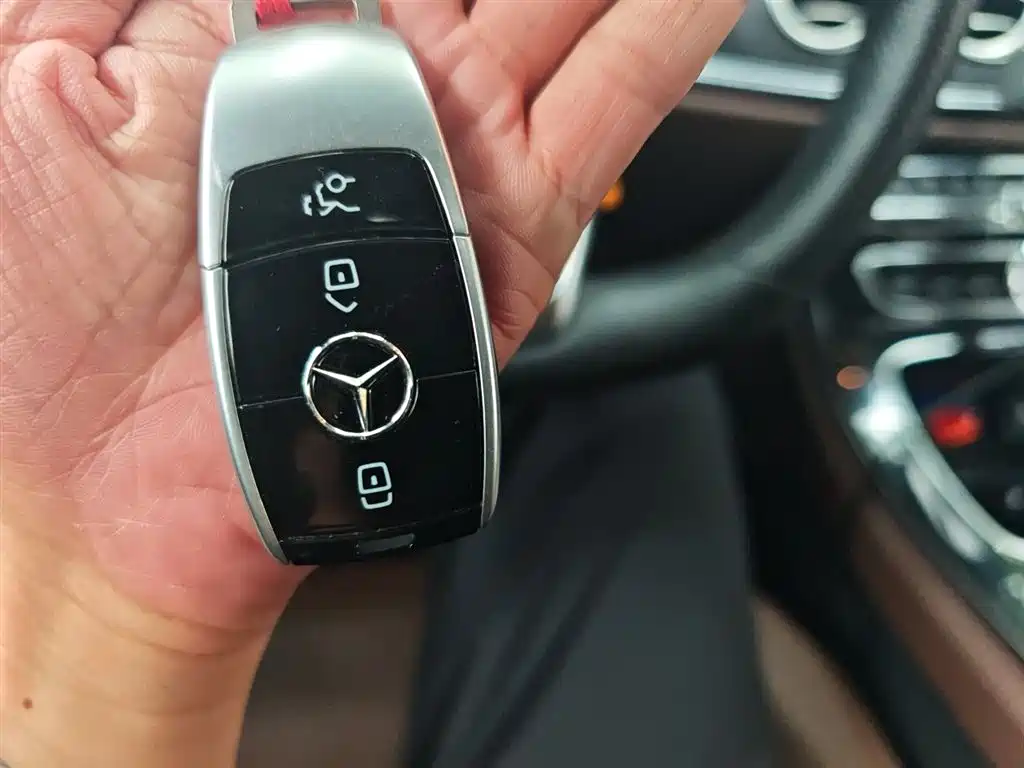 Mercedes-Benz E-Class 2016 E 300 L Sport Fashion Type фото 9
