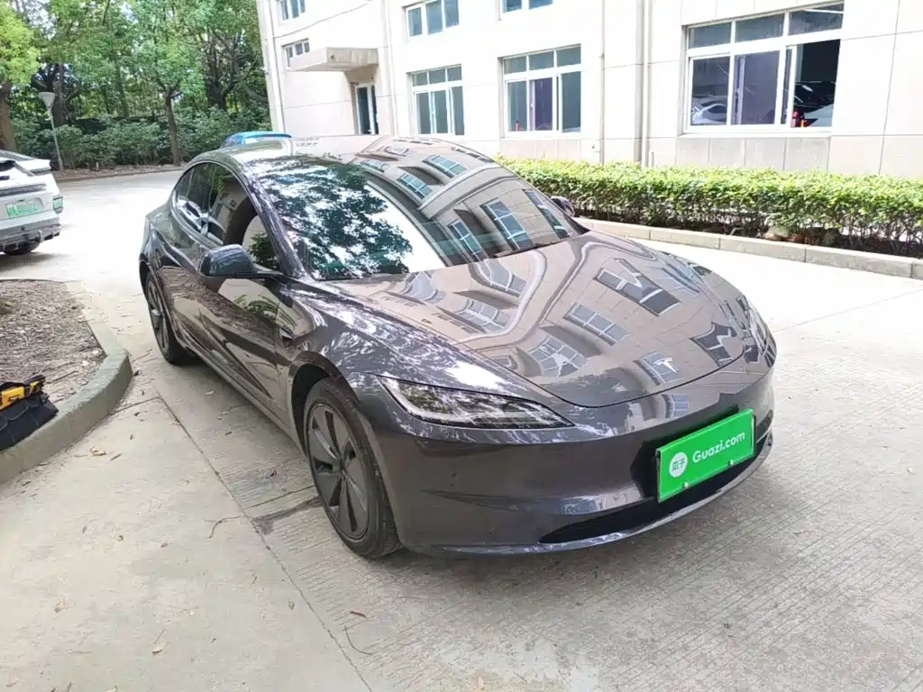Фото 4 - Tesla Model 3