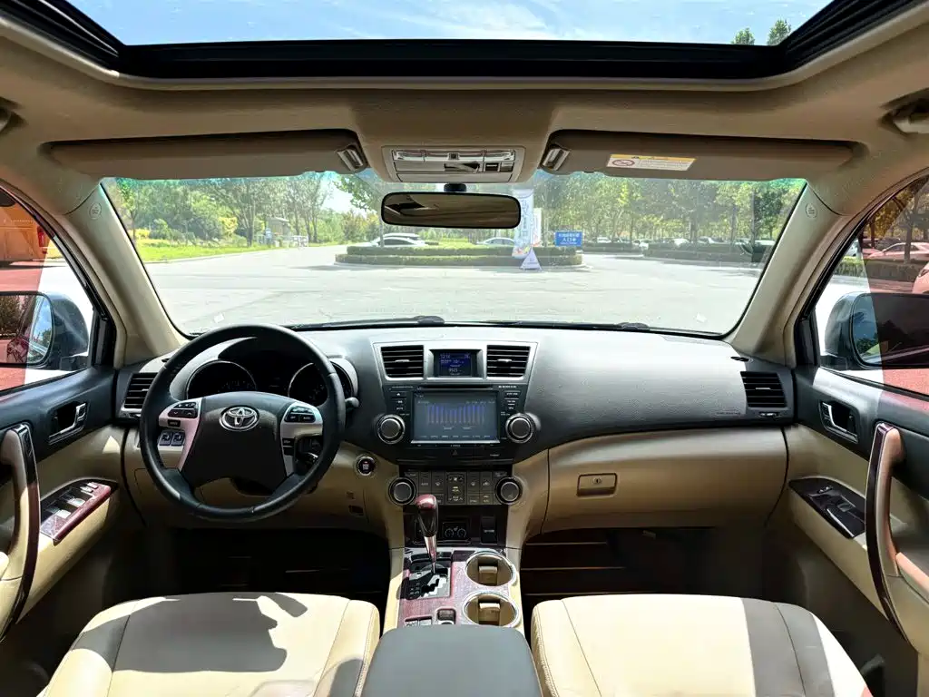 Фото 10 - Toyota Highlander