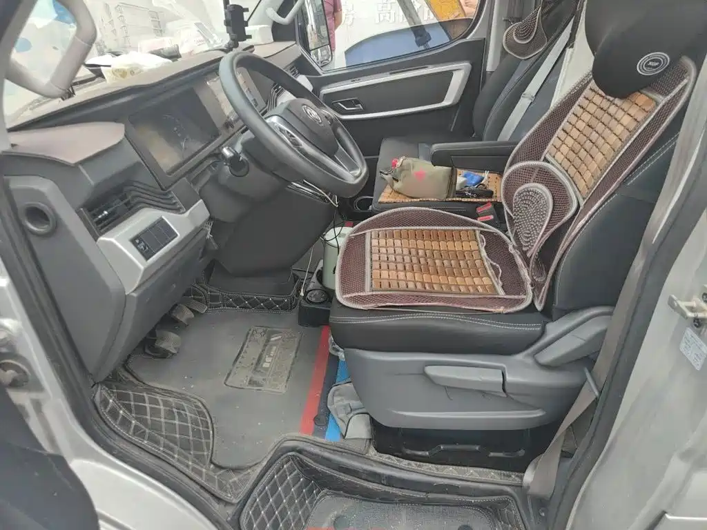 Dongfeng Yufeng Yufeng 2024 2023 V9+ 2.0T Manual FWD Multi-purpose Medium Wheelbase Medium Roof 7/8/9 Seater