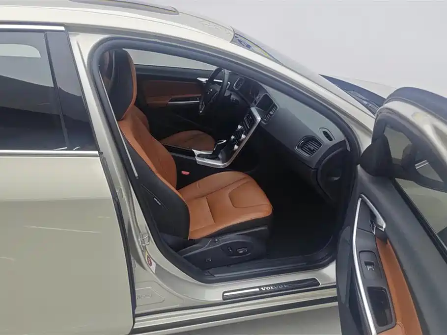Фото 8 - Volvo S60
