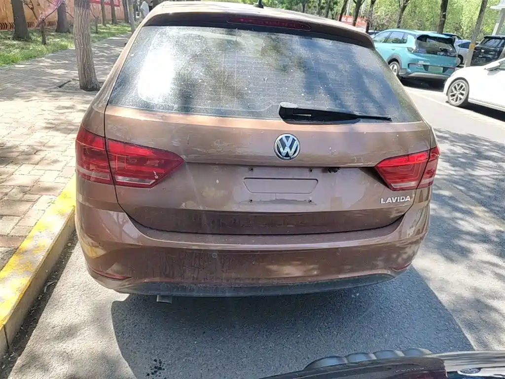 Volkswagen Lavida Tour 2015 1.6L Automatic Trend Edition фото 6