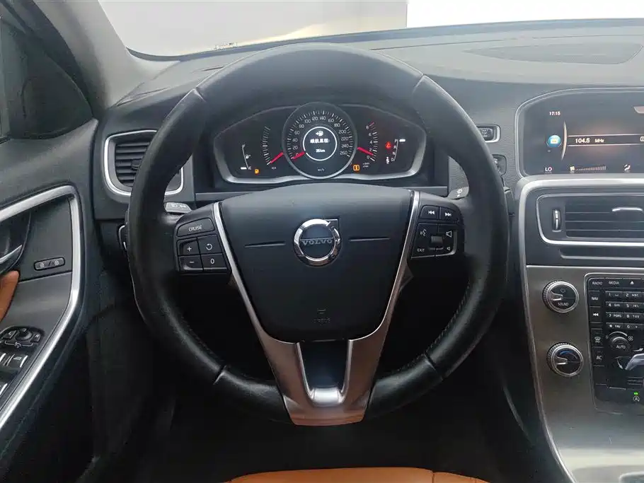 Фото 15 - Volvo S60