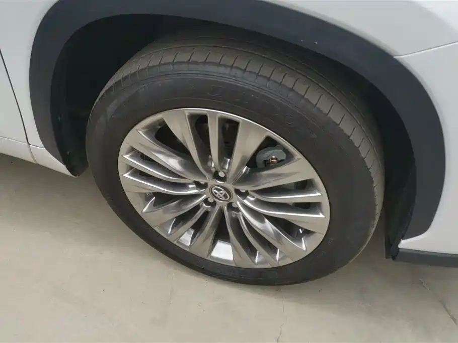 Toyota Highlander 2024 2.5L Smart Hybrid 4WD Premium 7-seater фото 6