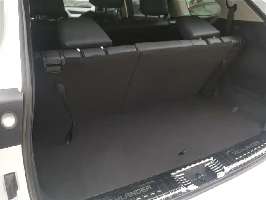 Toyota Highlander 2024 2.5L Smart Hybrid 4WD Premium 7-seater фото 4