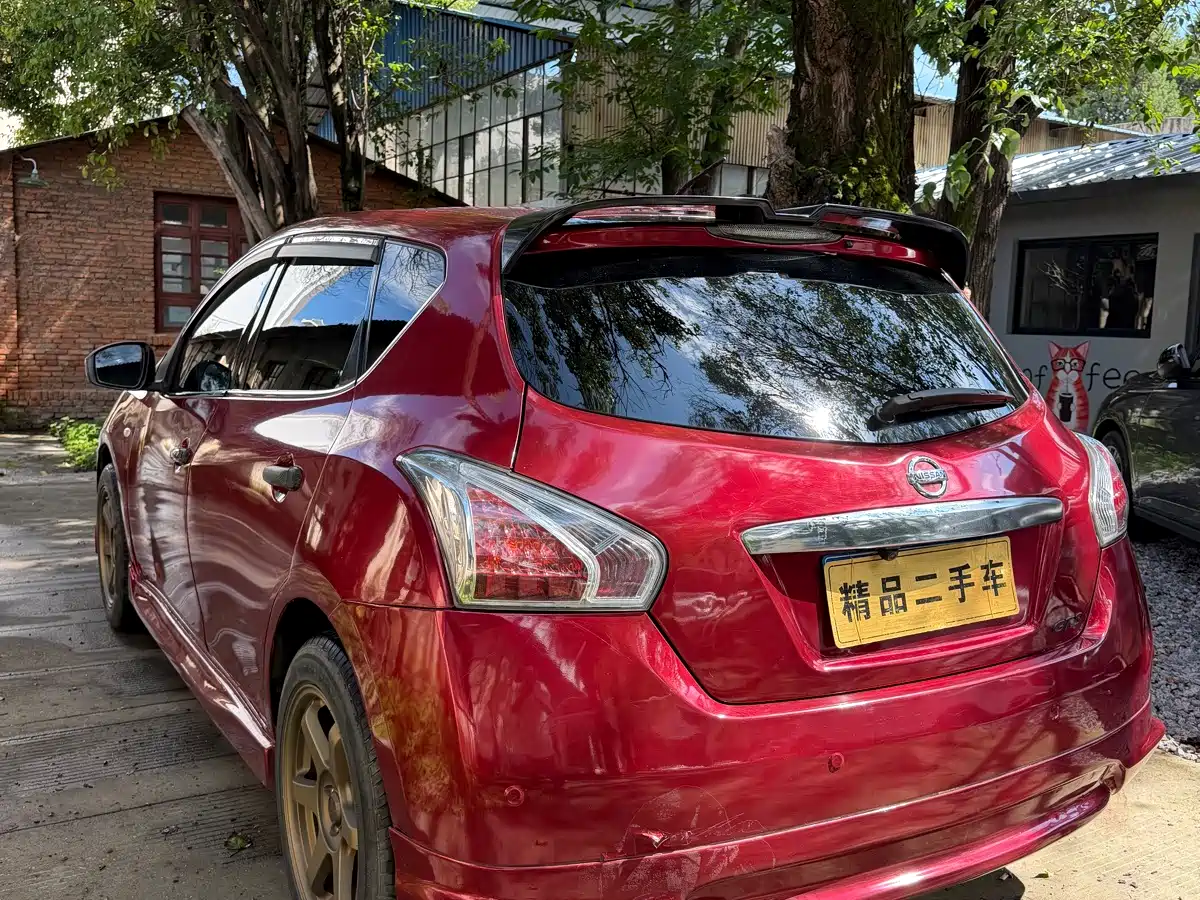 Фото 8 - Nissan Tiida