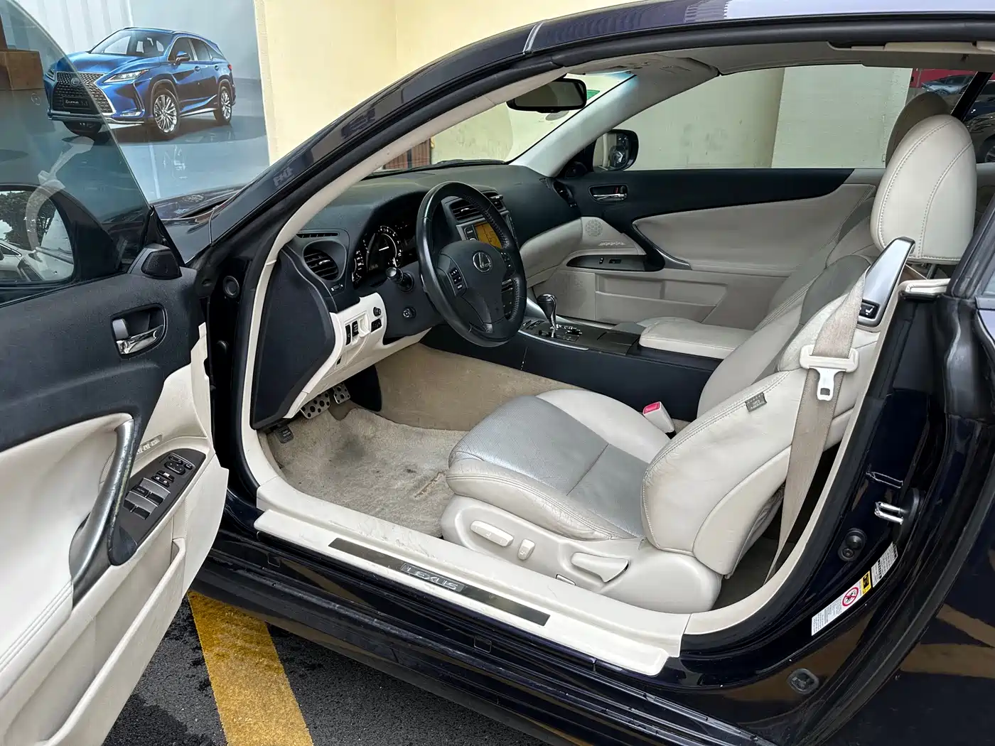Lexus IS 2009 300C фото 18