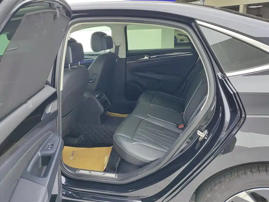 Volkswagen Passat 2023 Facelift 330TSI Luxury Edition фото 11
