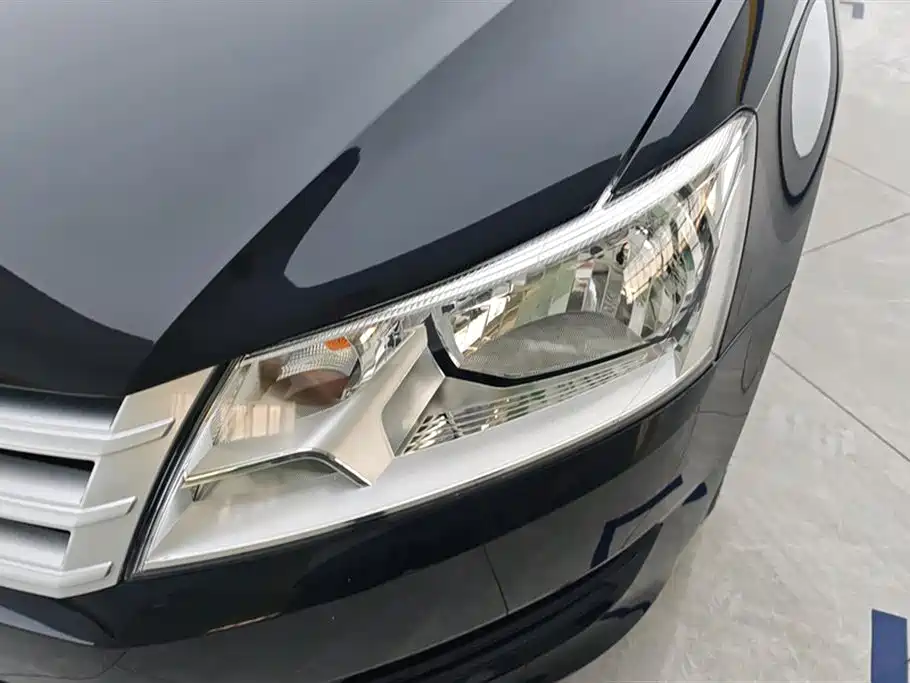 Volkswagen Santana 2015 1.4L Manual Trend Edition фото 5