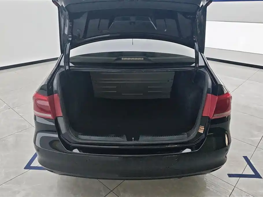 Volkswagen Santana 2015 1.4L Manual Trend Edition фото 4