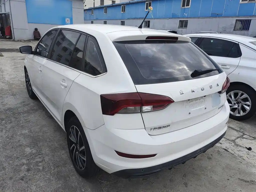 Škoda Skoda Rapid Spaceback 2020 1.5L Auto Comfort фото 23