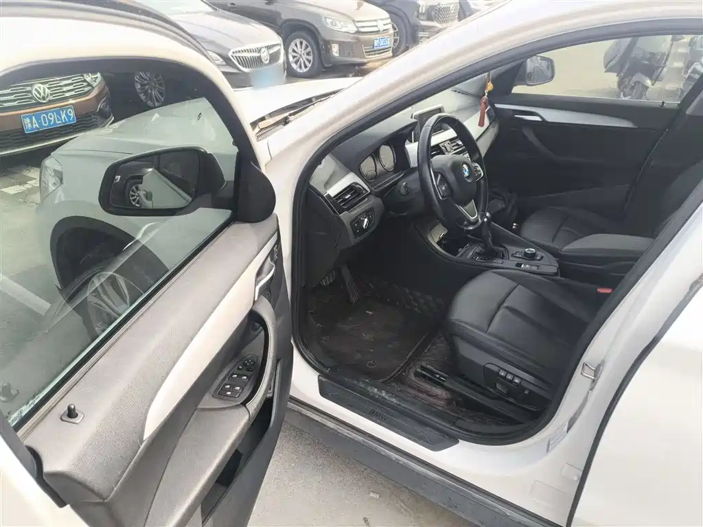 BMW X1 2019 sDrive20Li Leading Model фото 16