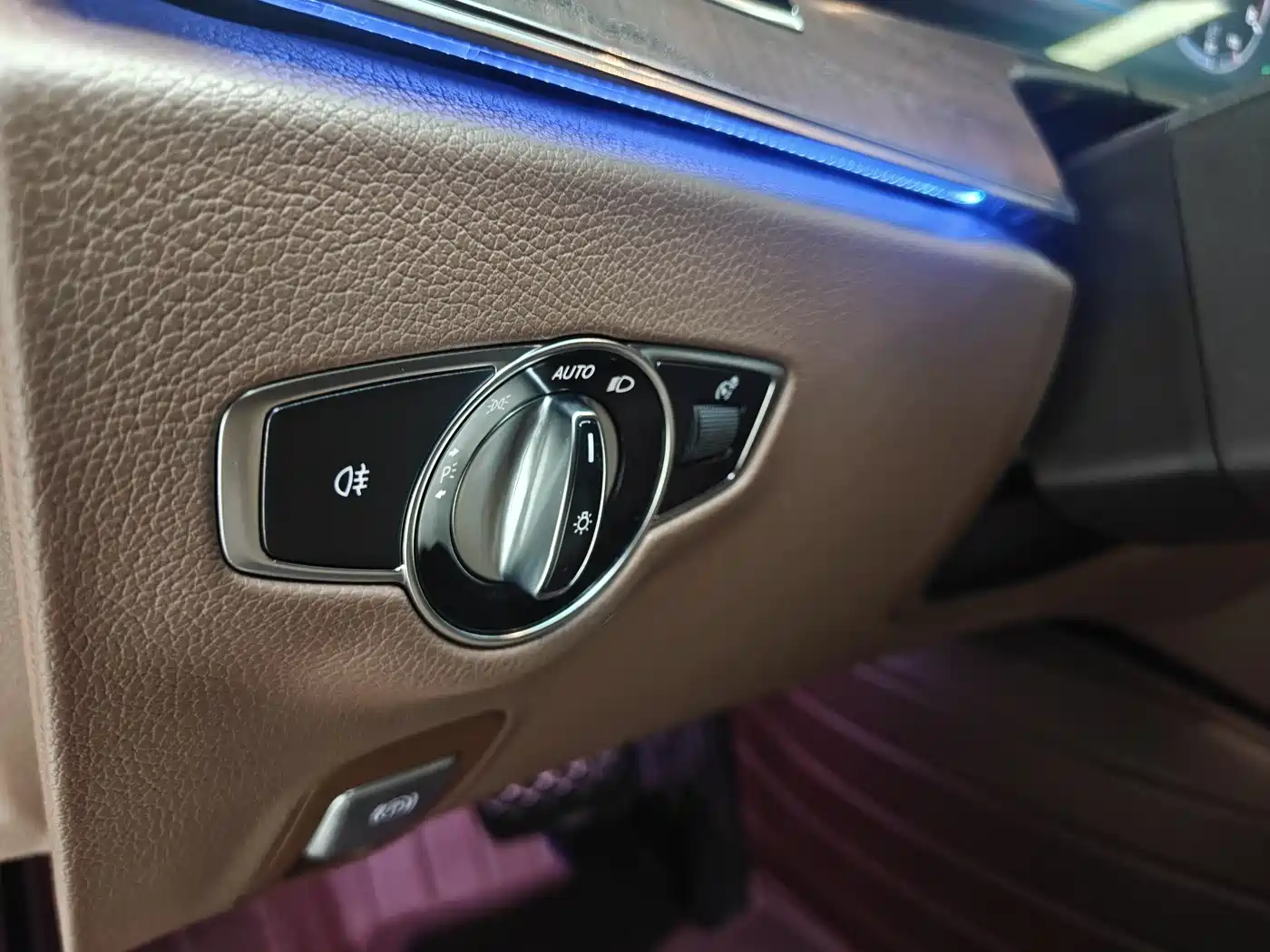 Mercedes-Benz E-Class 2017 Model E 320 L 4MATIC фото 17